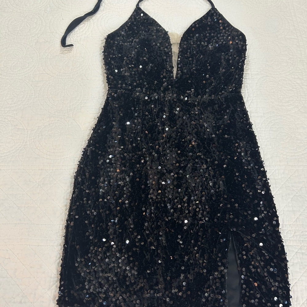 Black Sequin Ruched Sheath Dress with Plunge Neckline. Semi formal. Night Life. - Picture 4 of 12